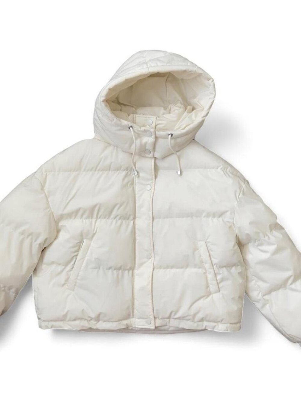 Cream puffer jacket with hood and pockets. Size: S #puffer #winterwear